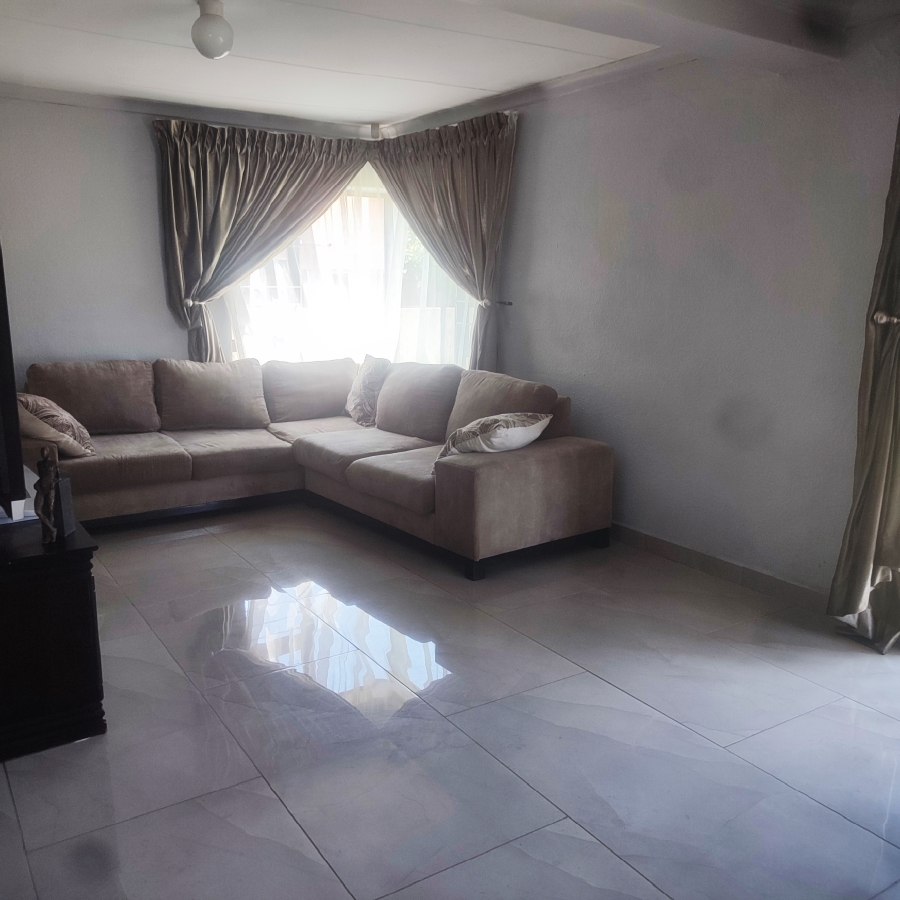 4 Bedroom Property for Sale in Geelhoutpark North West